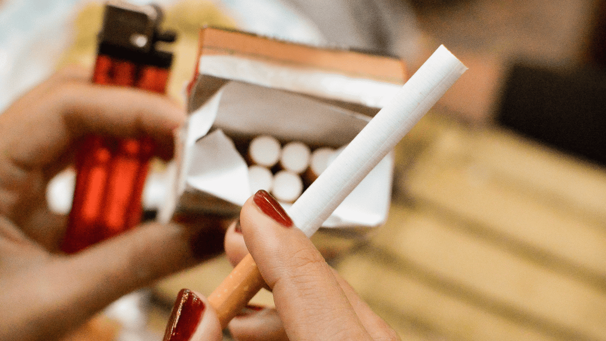 Doctor Reveals the Crucial Difference Between Vape and Cigarette Smoke