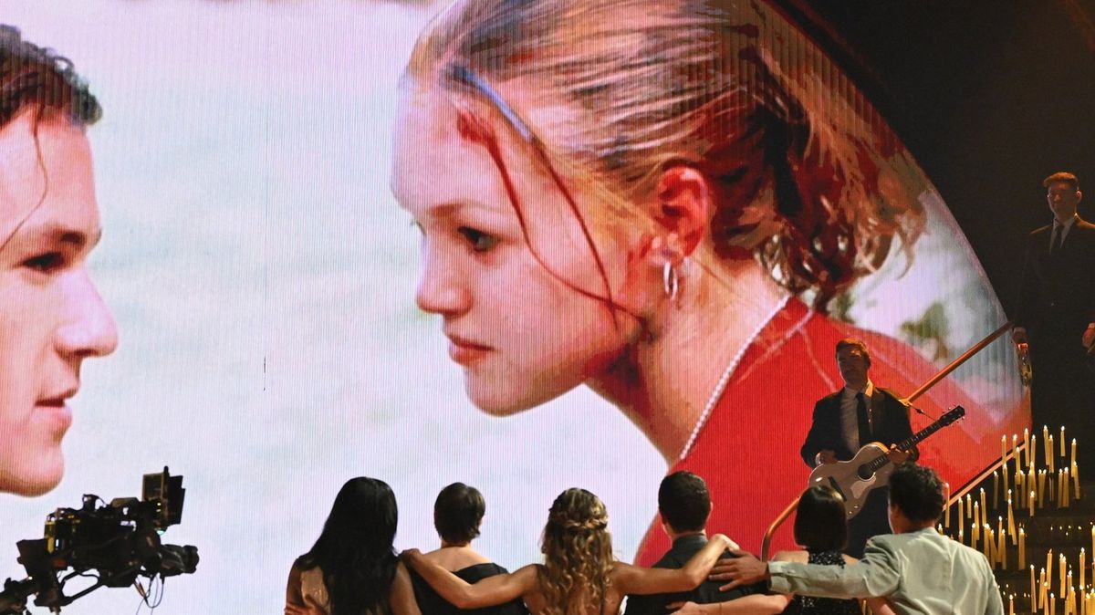 Julia Stiles Sparks Tears With Surprise Heath Ledger Tribute Reunion