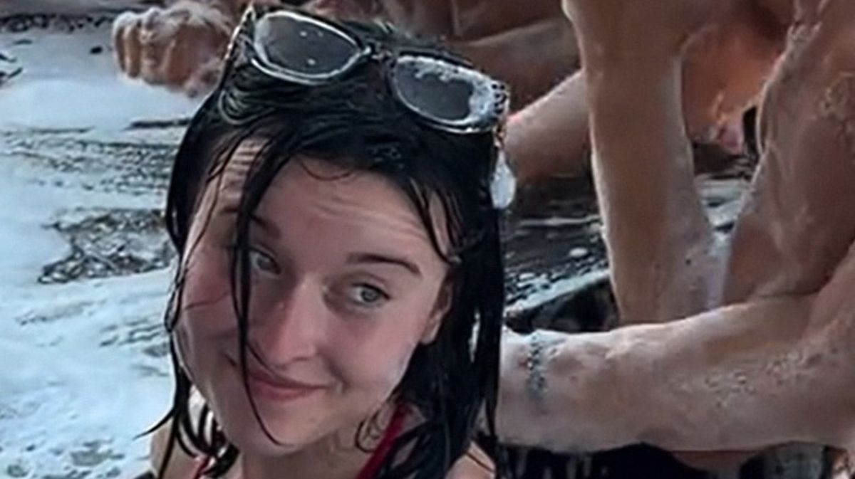 Red Bikini Girl Océane Responds After Paris Metro Stunt Backlash