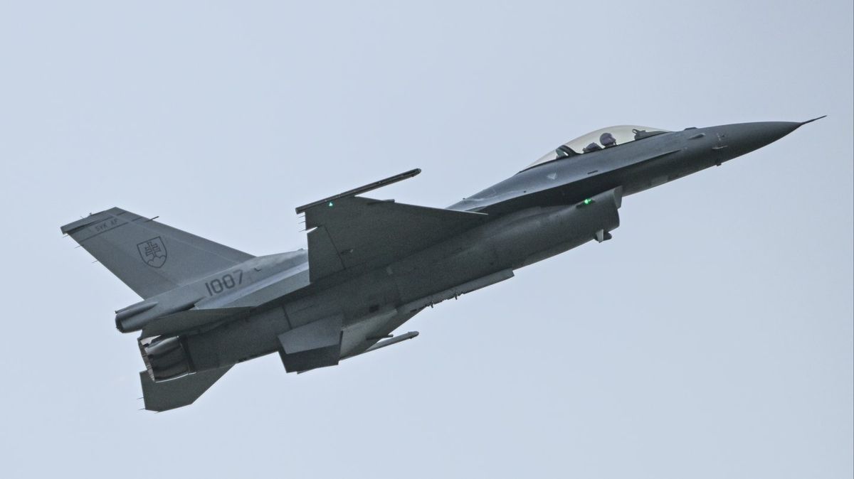 Romania Scrambles F-16 Jets After Aerial Target Enters NATO Airspace
