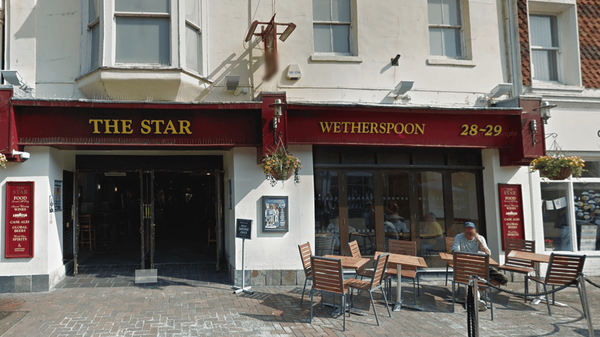 Wetherspoons Responds After Veteran Wearing Poppy Is Turned Away